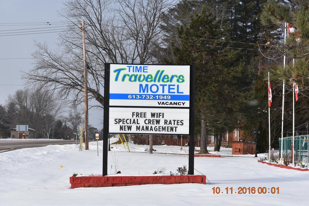 Time Travellers Motel Petawawa Exteriör bild